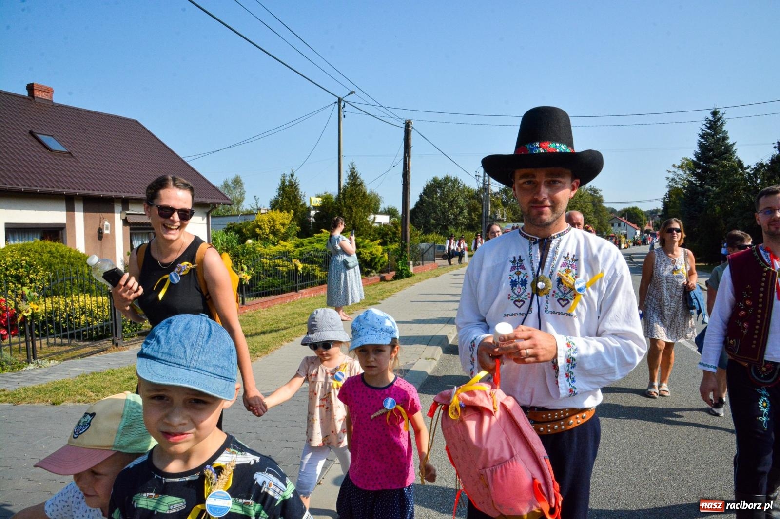 Zdjęcie w galerii na portalu naszraciborz.pl: Dożynki Gminy Kuźnia Raciborska: Festiwal tradycji i kultury ponad granicami wiadomości z regionu