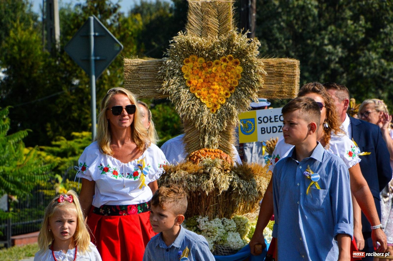 Zdjęcie w galerii na portalu naszraciborz.pl: Dożynki Gminy Kuźnia Raciborska: Festiwal tradycji i kultury ponad granicami wiadomości z regionu