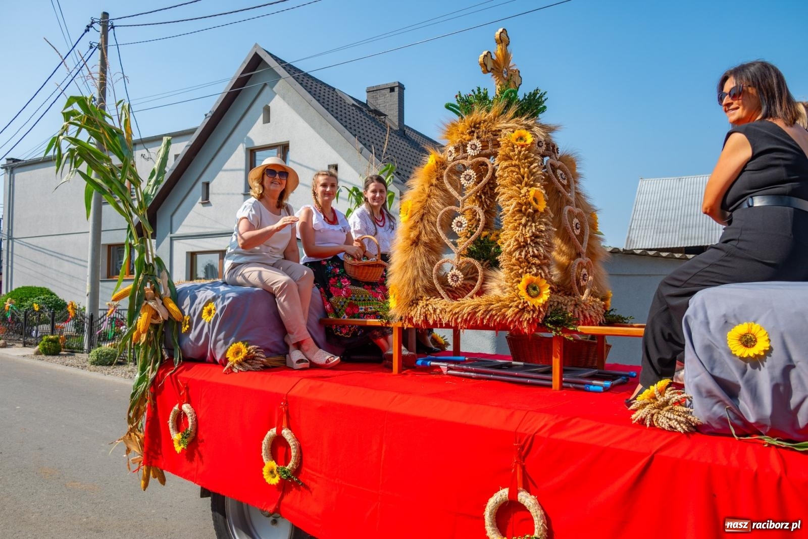 Zdjęcie w galerii na portalu naszraciborz.pl: Wielkie święto w niewielkich Żerdzinach. Dożynki gminy Pietrowice Wielkie [FOTO i WIDEO] wiadomości z regionu