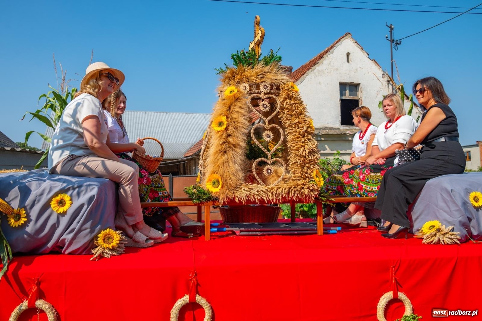 Zdjęcie w galerii na portalu naszraciborz.pl: Wielkie święto w niewielkich Żerdzinach. Dożynki gminy Pietrowice Wielkie [FOTO i WIDEO] wiadomości z regionu