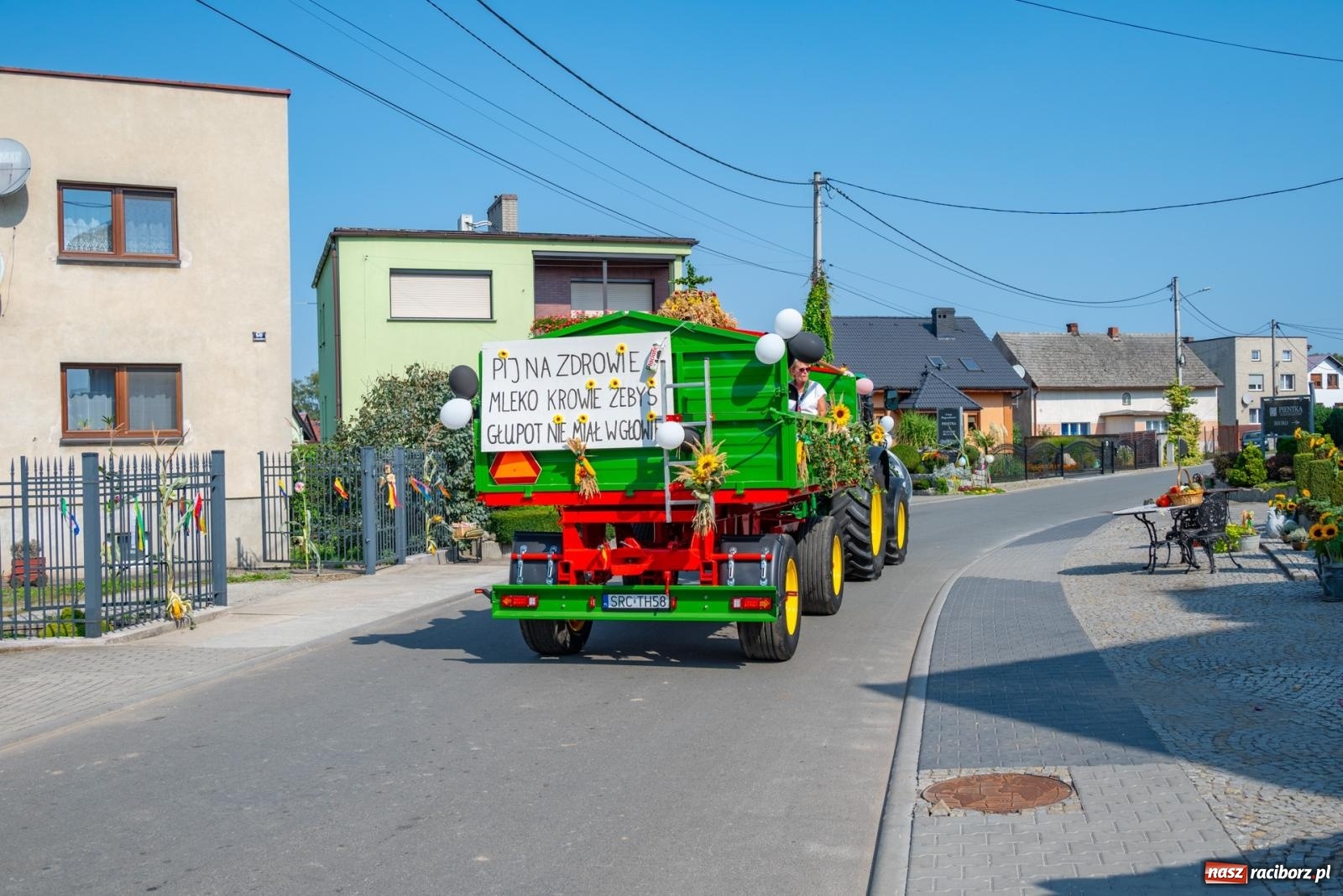 Zdjęcie w galerii na portalu naszraciborz.pl: Wielkie święto w niewielkich Żerdzinach. Dożynki gminy Pietrowice Wielkie [FOTO i WIDEO] wiadomości z regionu