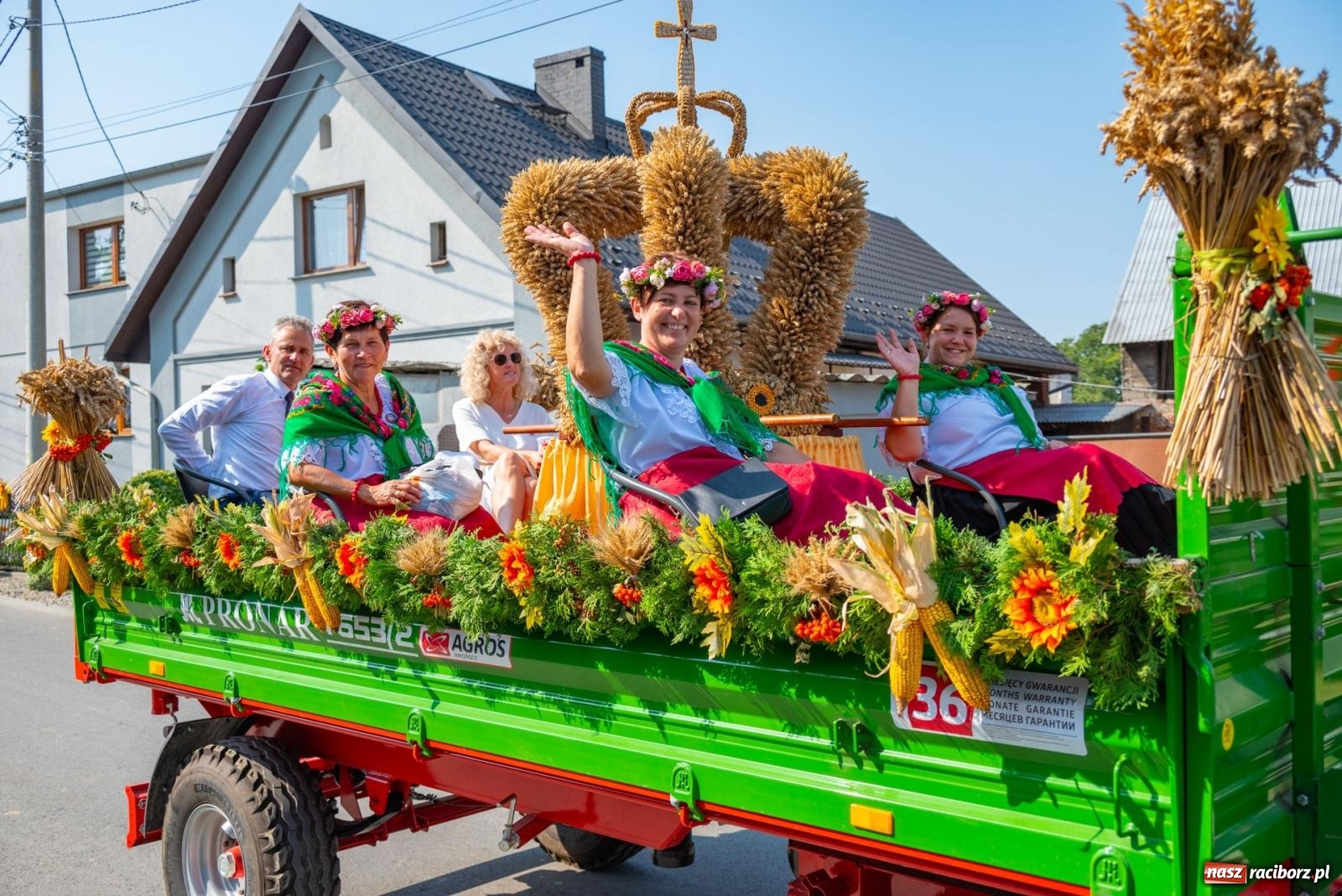 Zdjęcie w galerii na portalu naszraciborz.pl: Wielkie święto w niewielkich Żerdzinach. Dożynki gminy Pietrowice Wielkie [FOTO i WIDEO] wiadomości z regionu