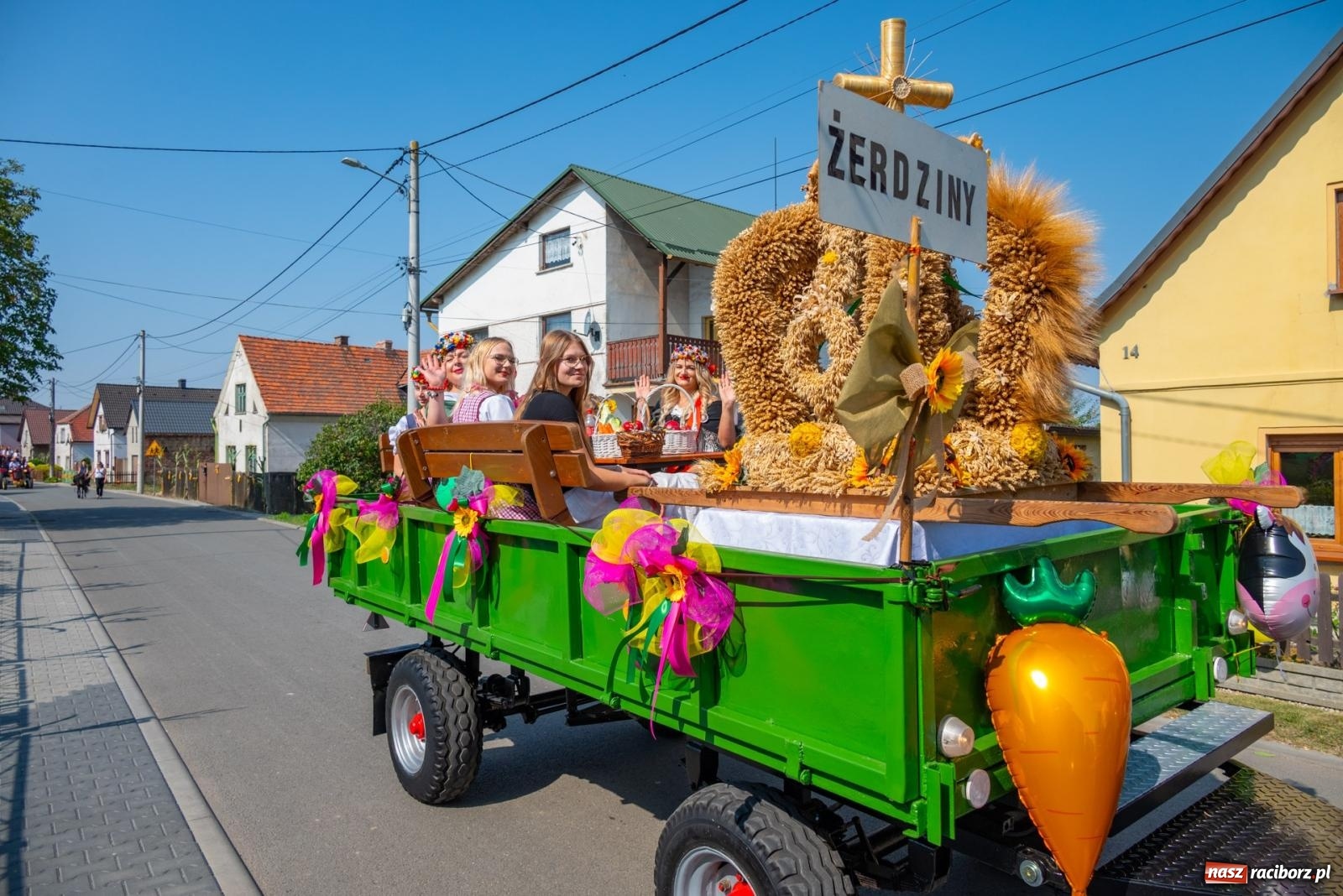 Zdjęcie w galerii na portalu naszraciborz.pl: Wielkie święto w niewielkich Żerdzinach. Dożynki gminy Pietrowice Wielkie [FOTO i WIDEO] wiadomości z regionu