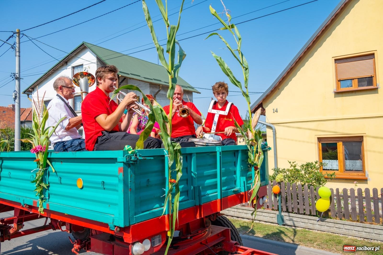 Zdjęcie w galerii na portalu naszraciborz.pl: Wielkie święto w niewielkich Żerdzinach. Dożynki gminy Pietrowice Wielkie [FOTO i WIDEO] wiadomości z regionu