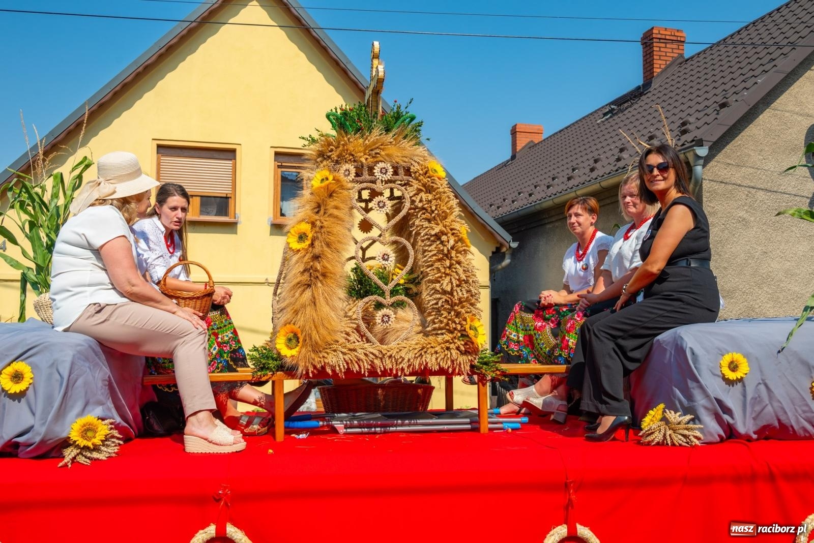Zdjęcie w galerii na portalu naszraciborz.pl: Wielkie święto w niewielkich Żerdzinach. Dożynki gminy Pietrowice Wielkie [FOTO i WIDEO] wiadomości z regionu