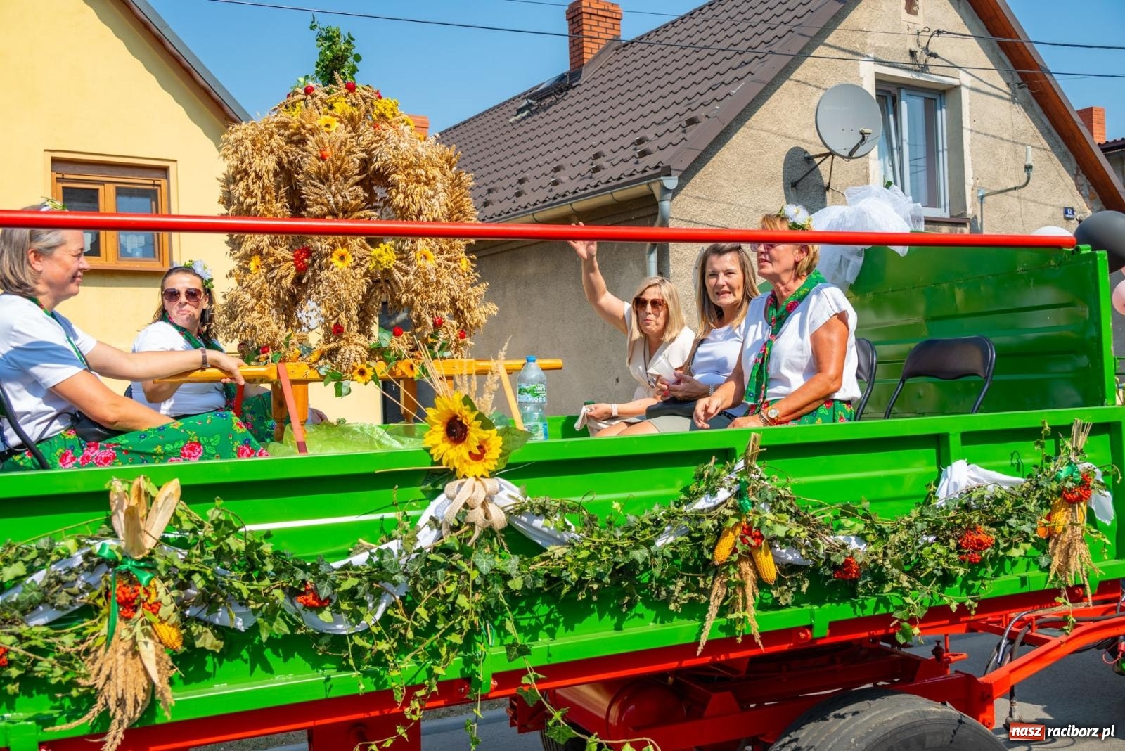 Zdjęcie w galerii na portalu naszraciborz.pl: Wielkie święto w niewielkich Żerdzinach. Dożynki gminy Pietrowice Wielkie [FOTO i WIDEO] wiadomości z regionu