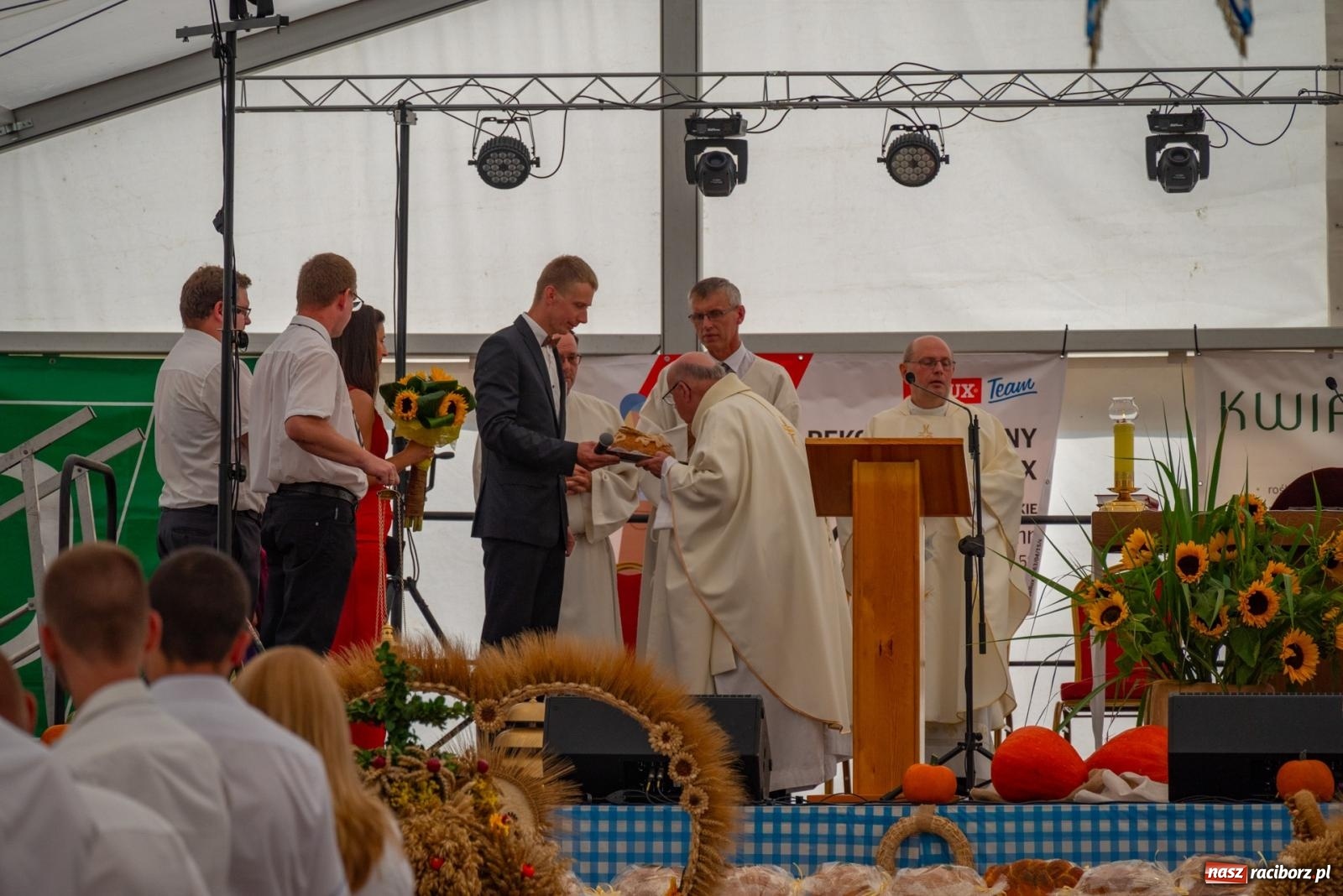Zdjęcie w galerii na portalu naszraciborz.pl: Wielkie święto w niewielkich Żerdzinach. Dożynki gminy Pietrowice Wielkie [FOTO i WIDEO] wiadomości z regionu