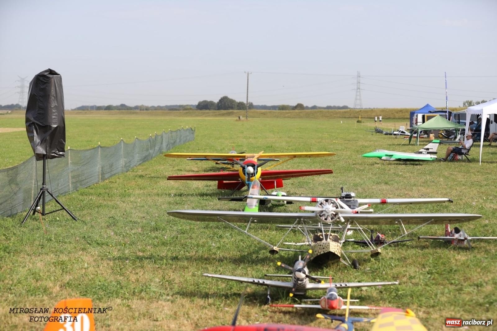 Zdjęcie w galerii na portalu naszraciborz.pl: XVII Międzynarodowy Piknik Modelarski w Raciborzu. W niedzielę drugi dzień pokazów wiadomości z regionu