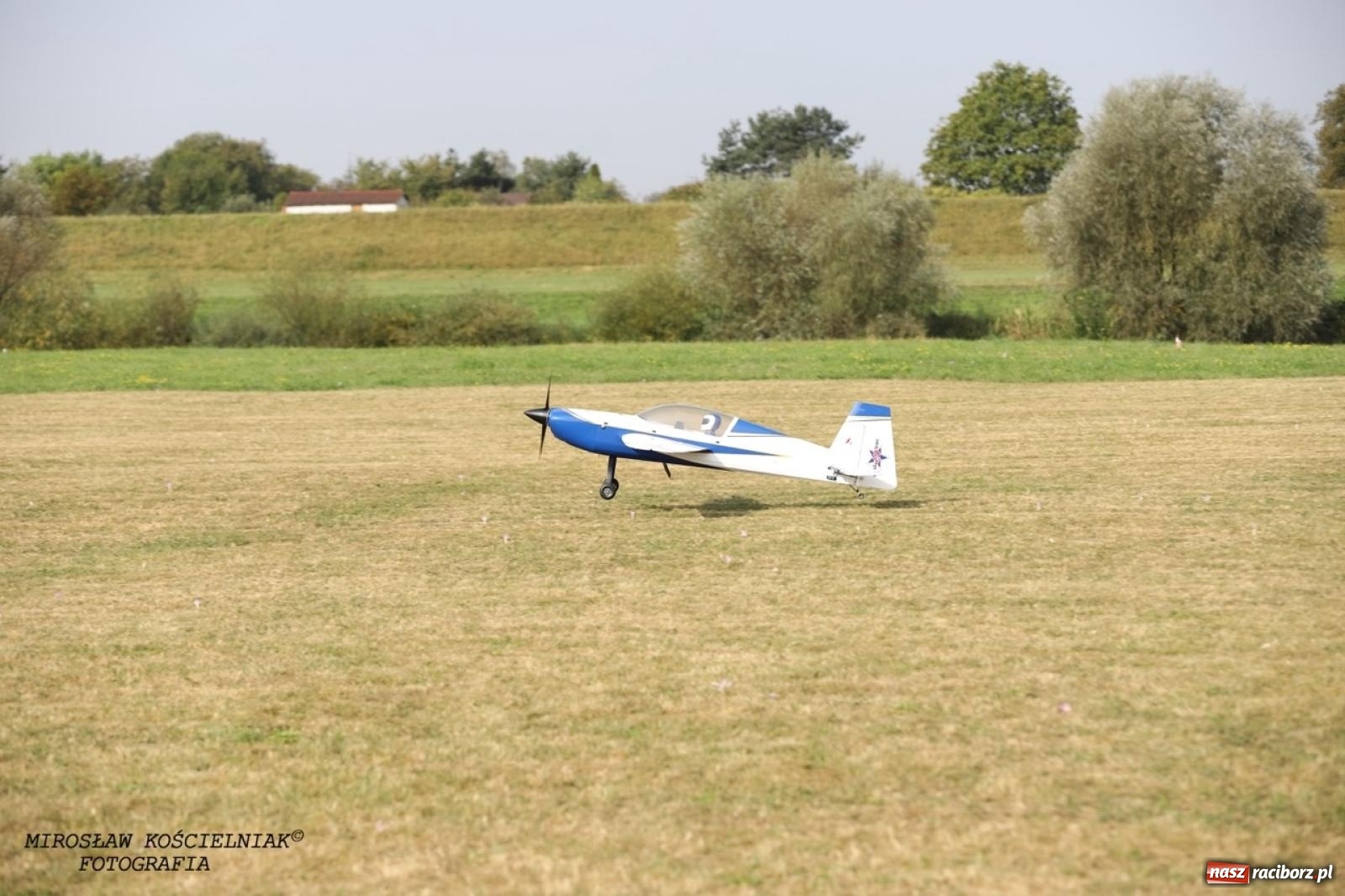 Zdjęcie w galerii na portalu naszraciborz.pl: XVII Międzynarodowy Piknik Modelarski w Raciborzu. W niedzielę drugi dzień pokazów wiadomości z regionu