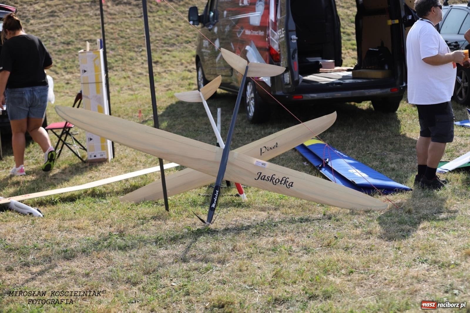 Zdjęcie w galerii na portalu naszraciborz.pl: XVII Międzynarodowy Piknik Modelarski w Raciborzu. W niedzielę drugi dzień pokazów wiadomości z regionu