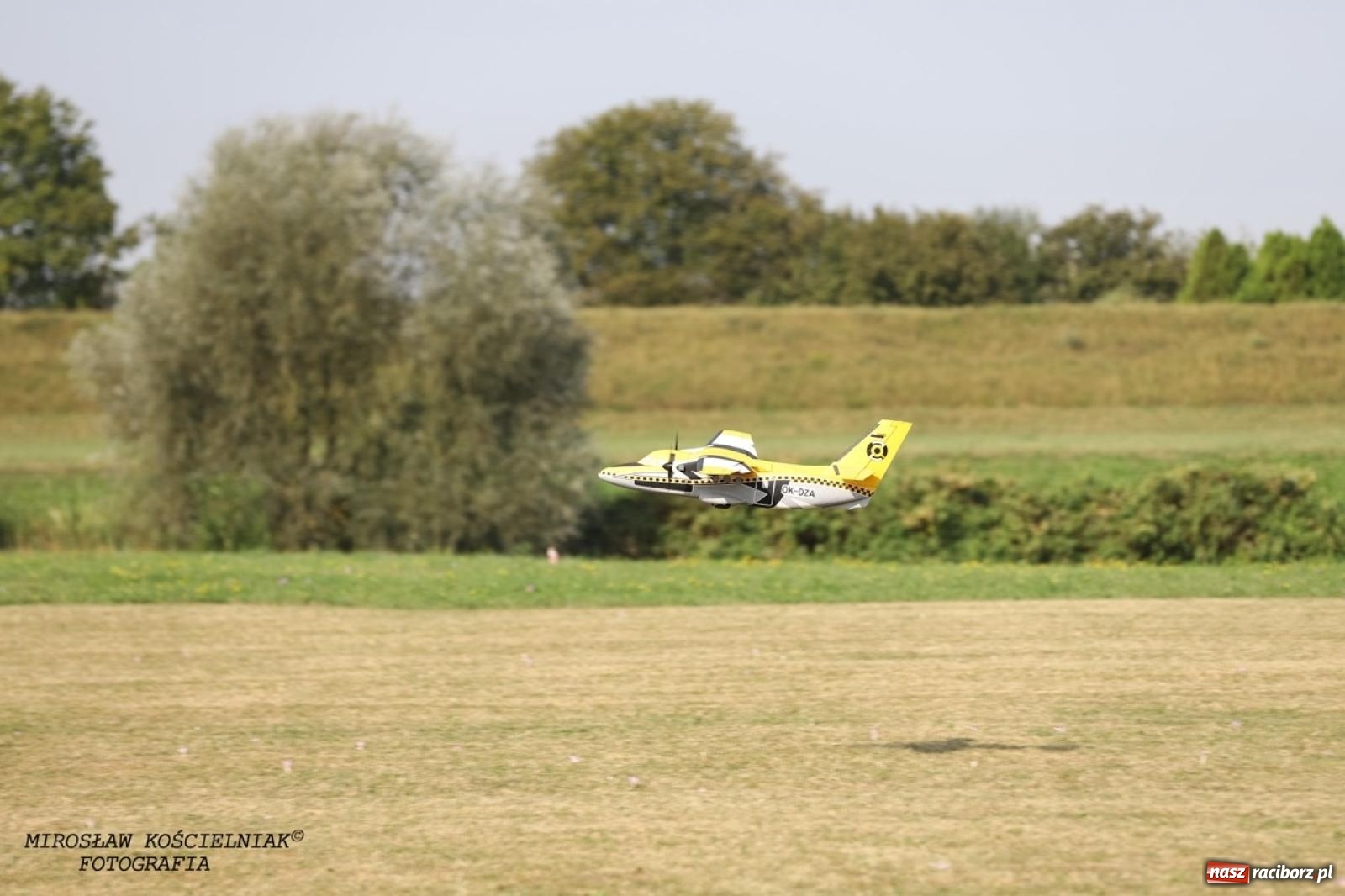 Zdjęcie w galerii na portalu naszraciborz.pl: XVII Międzynarodowy Piknik Modelarski w Raciborzu. W niedzielę drugi dzień pokazów wiadomości z regionu