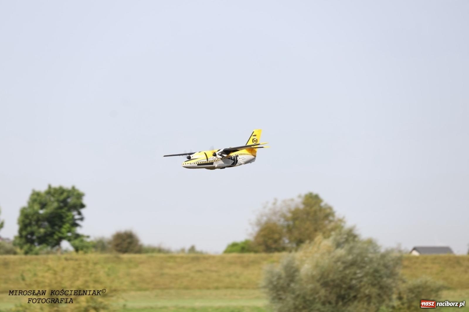 Zdjęcie w galerii na portalu naszraciborz.pl: XVII Międzynarodowy Piknik Modelarski w Raciborzu. W niedzielę drugi dzień pokazów wiadomości z regionu