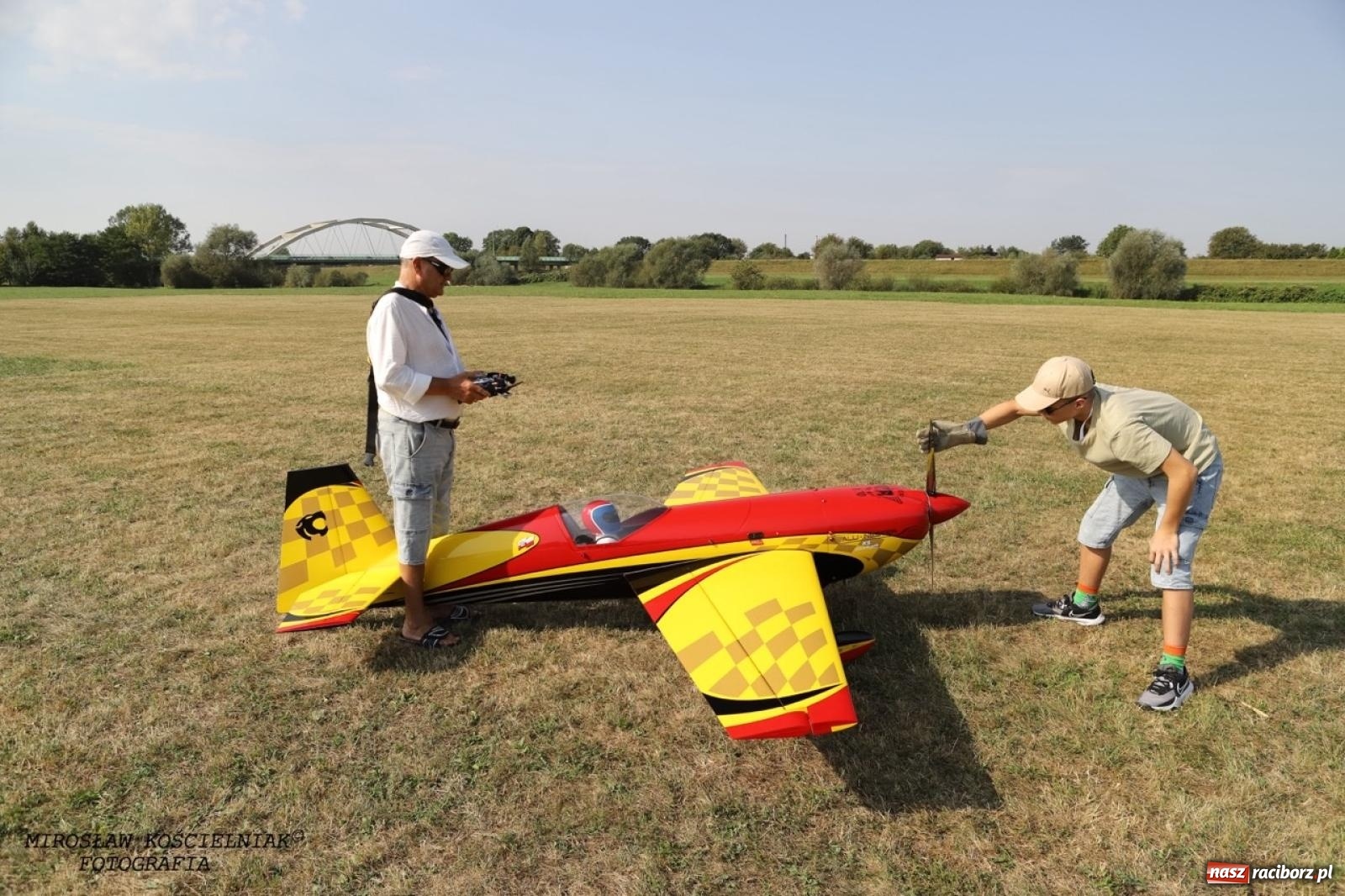 Zdjęcie w galerii na portalu naszraciborz.pl: XVII Międzynarodowy Piknik Modelarski w Raciborzu. W niedzielę drugi dzień pokazów wiadomości z regionu