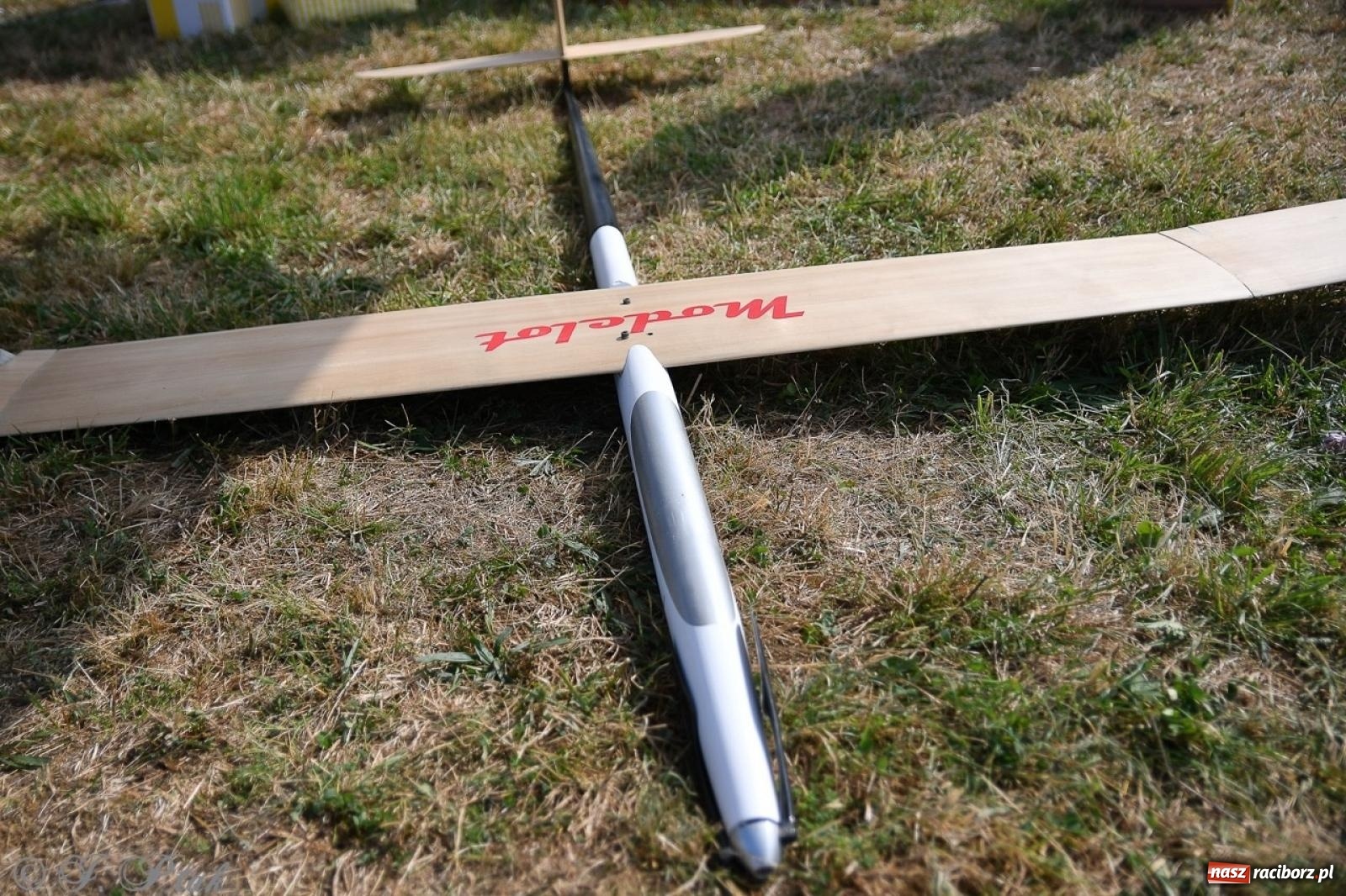 Zdjęcie w galerii na portalu naszraciborz.pl: XVII Międzynarodowy Piknik Modelarski w Raciborzu. W niedzielę drugi dzień pokazów wiadomości z regionu