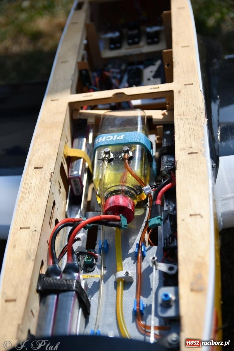 Zdjęcie w galerii na portalu naszraciborz.pl: XVII Międzynarodowy Piknik Modelarski w Raciborzu. W niedzielę drugi dzień pokazów wiadomości z regionu