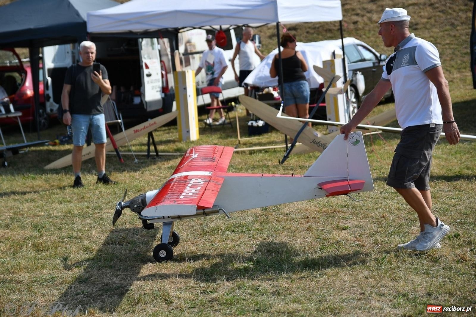 Zdjęcie w galerii na portalu naszraciborz.pl: XVII Międzynarodowy Piknik Modelarski w Raciborzu. W niedzielę drugi dzień pokazów wiadomości z regionu
