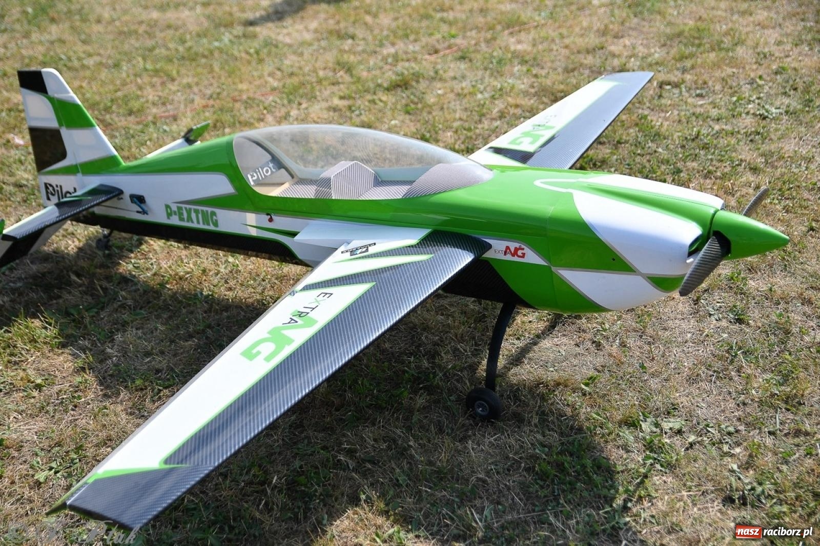 Zdjęcie w galerii na portalu naszraciborz.pl: XVII Międzynarodowy Piknik Modelarski w Raciborzu. W niedzielę drugi dzień pokazów wiadomości z regionu