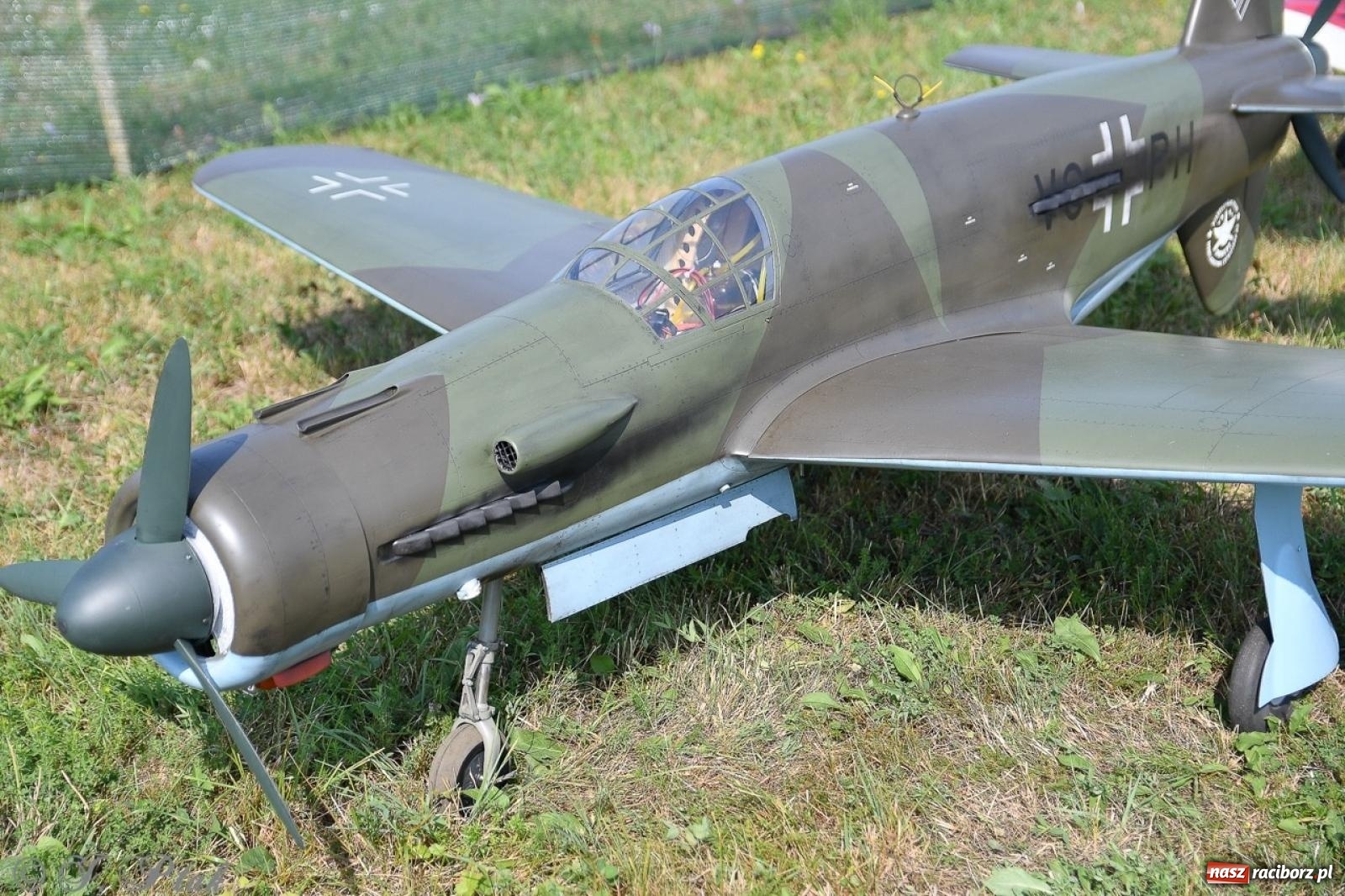 Zdjęcie w galerii na portalu naszraciborz.pl: XVII Międzynarodowy Piknik Modelarski w Raciborzu. W niedzielę drugi dzień pokazów wiadomości z regionu