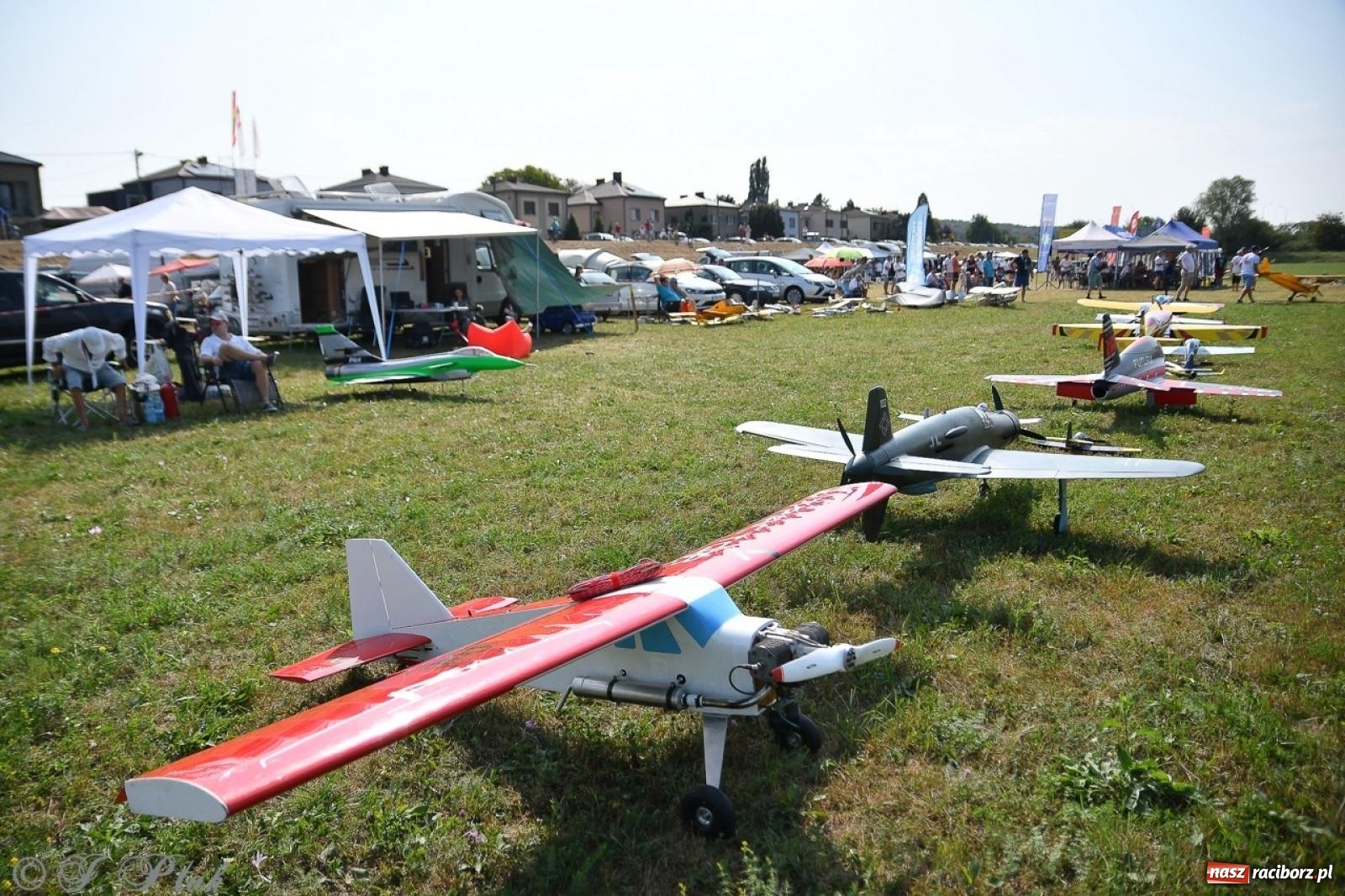 Zdjęcie w galerii na portalu naszraciborz.pl: XVII Międzynarodowy Piknik Modelarski w Raciborzu. W niedzielę drugi dzień pokazów wiadomości z regionu