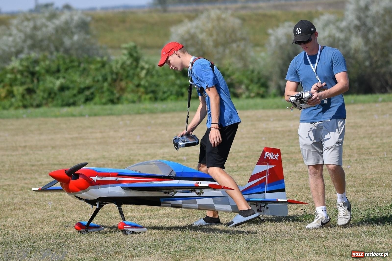 Zdjęcie w galerii na portalu naszraciborz.pl: XVII Międzynarodowy Piknik Modelarski w Raciborzu. W niedzielę drugi dzień pokazów wiadomości z regionu