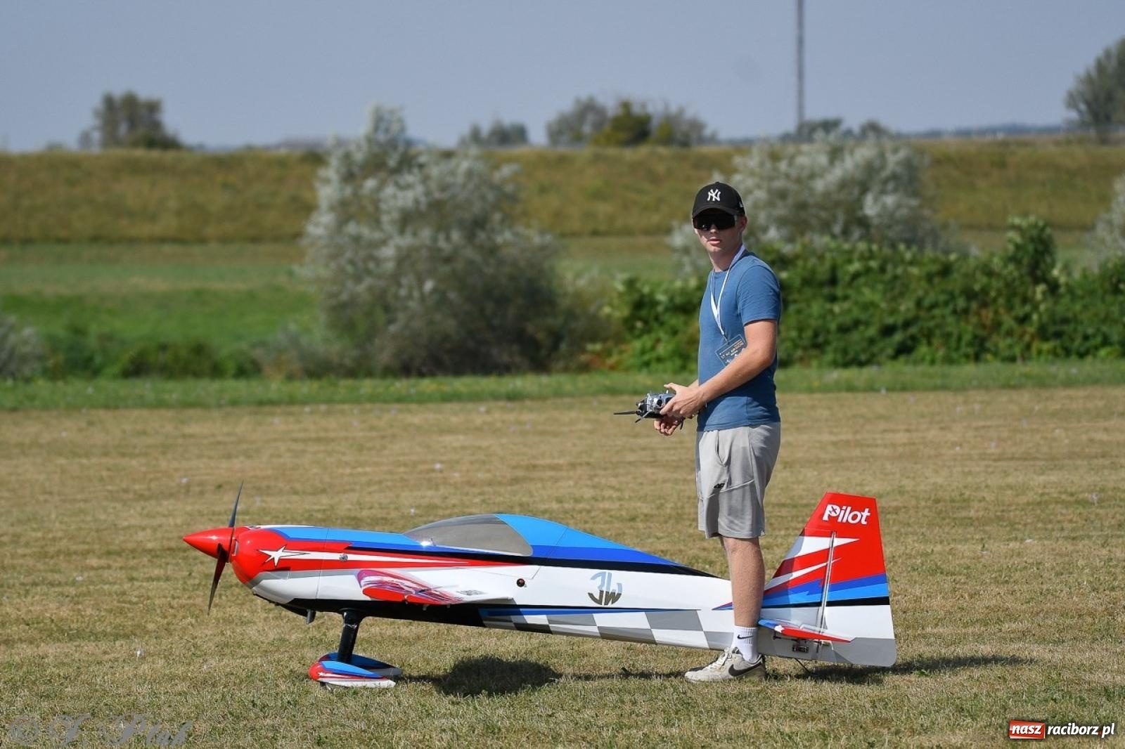 Zdjęcie w galerii na portalu naszraciborz.pl: XVII Międzynarodowy Piknik Modelarski w Raciborzu. W niedzielę drugi dzień pokazów wiadomości z regionu