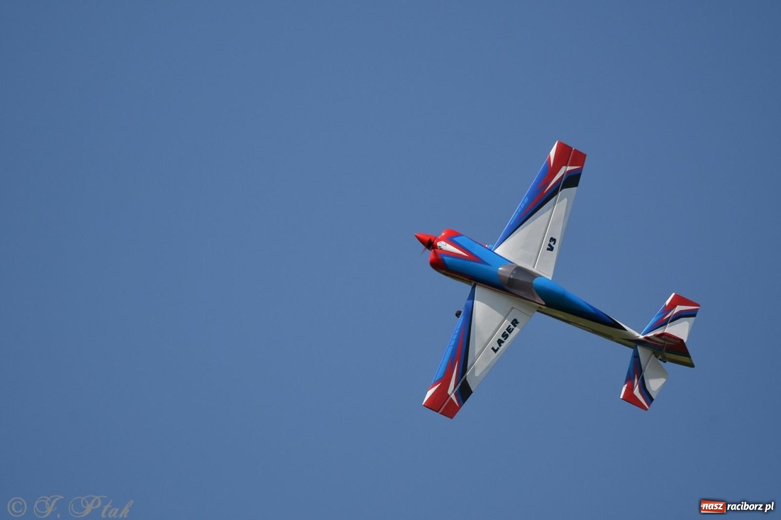 Zdjęcie w galerii na portalu naszraciborz.pl: XVII Międzynarodowy Piknik Modelarski w Raciborzu. W niedzielę drugi dzień pokazów wiadomości z regionu