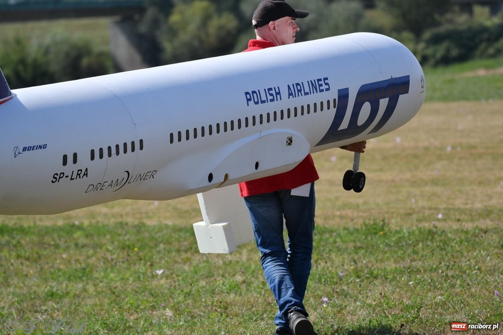 Zdjęcie w galerii na portalu naszraciborz.pl: XVII Międzynarodowy Piknik Modelarski w Raciborzu. W niedzielę drugi dzień pokazów wiadomości z regionu