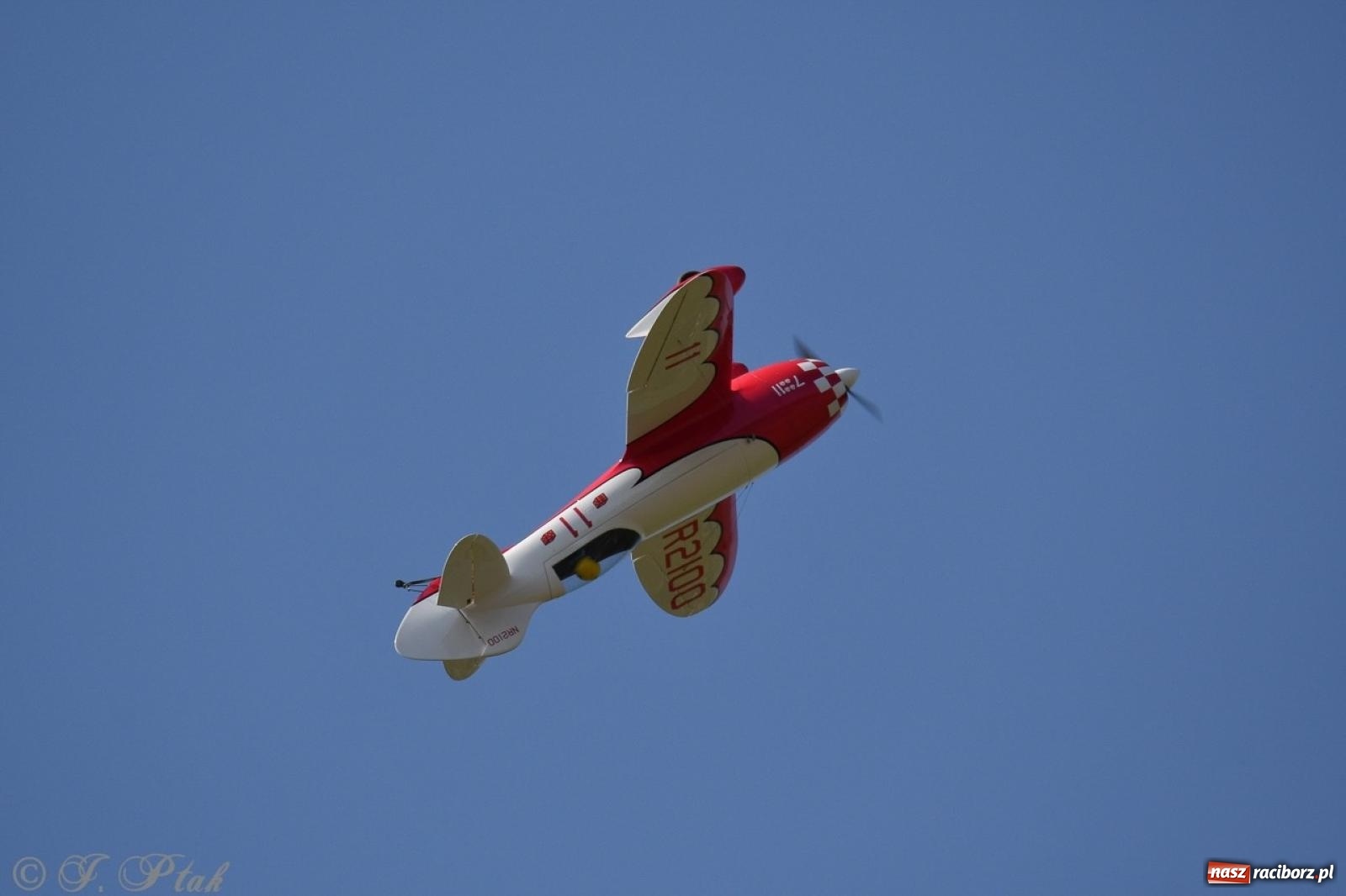 Zdjęcie w galerii na portalu naszraciborz.pl: XVII Międzynarodowy Piknik Modelarski w Raciborzu. W niedzielę drugi dzień pokazów wiadomości z regionu