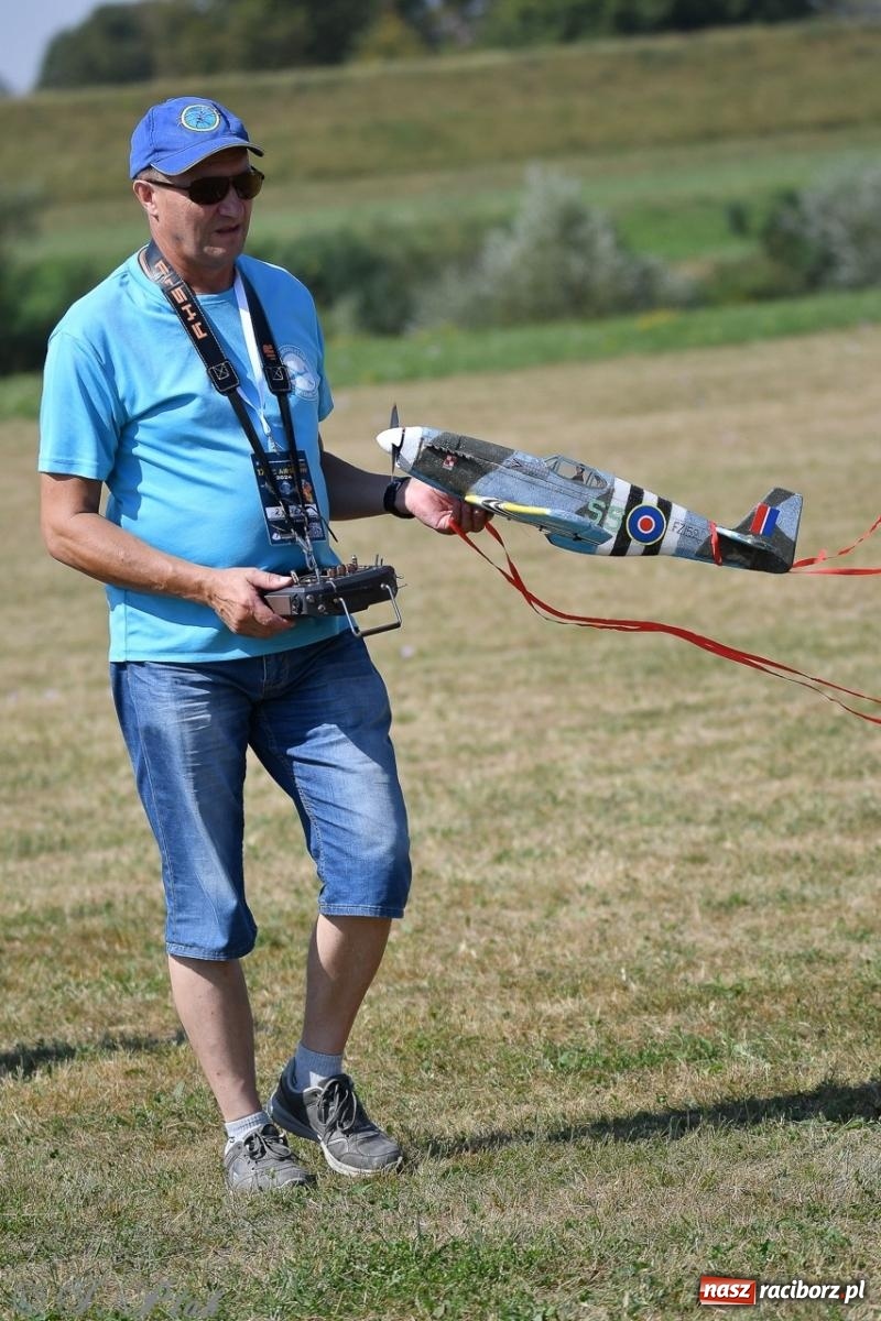 Zdjęcie w galerii na portalu naszraciborz.pl: XVII Międzynarodowy Piknik Modelarski w Raciborzu. W niedzielę drugi dzień pokazów wiadomości z regionu