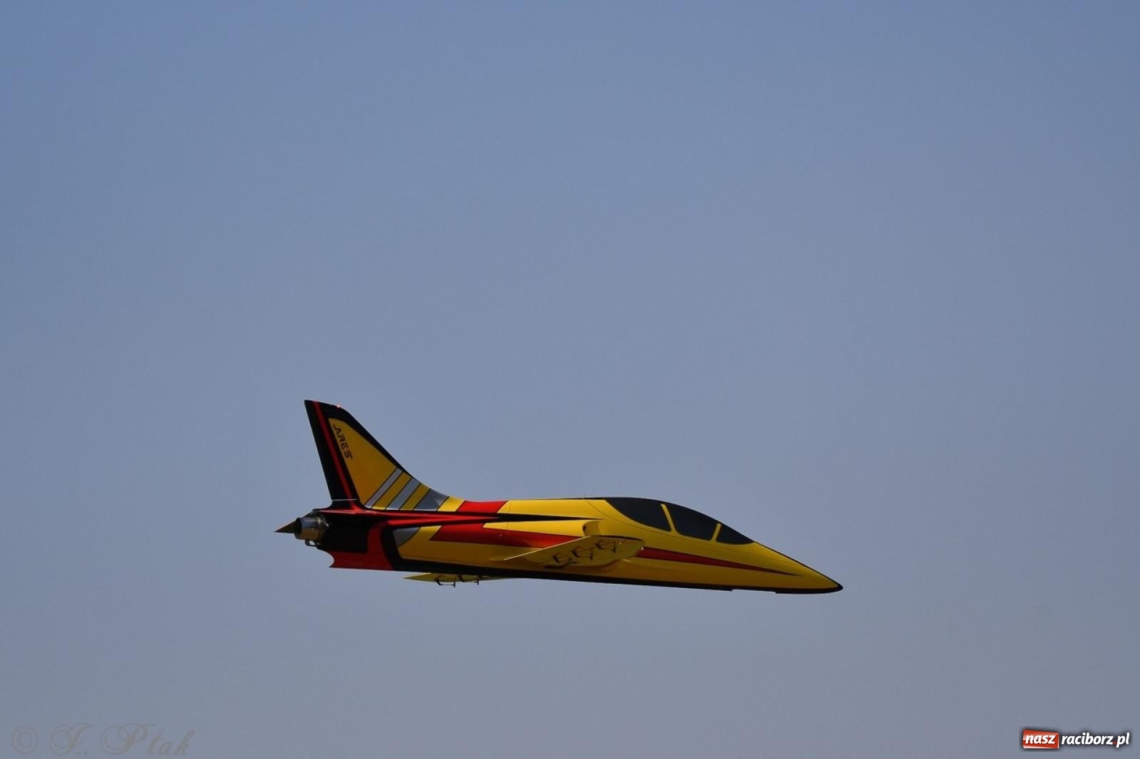 Zdjęcie w galerii na portalu naszraciborz.pl: XVII Międzynarodowy Piknik Modelarski w Raciborzu. W niedzielę drugi dzień pokazów wiadomości z regionu