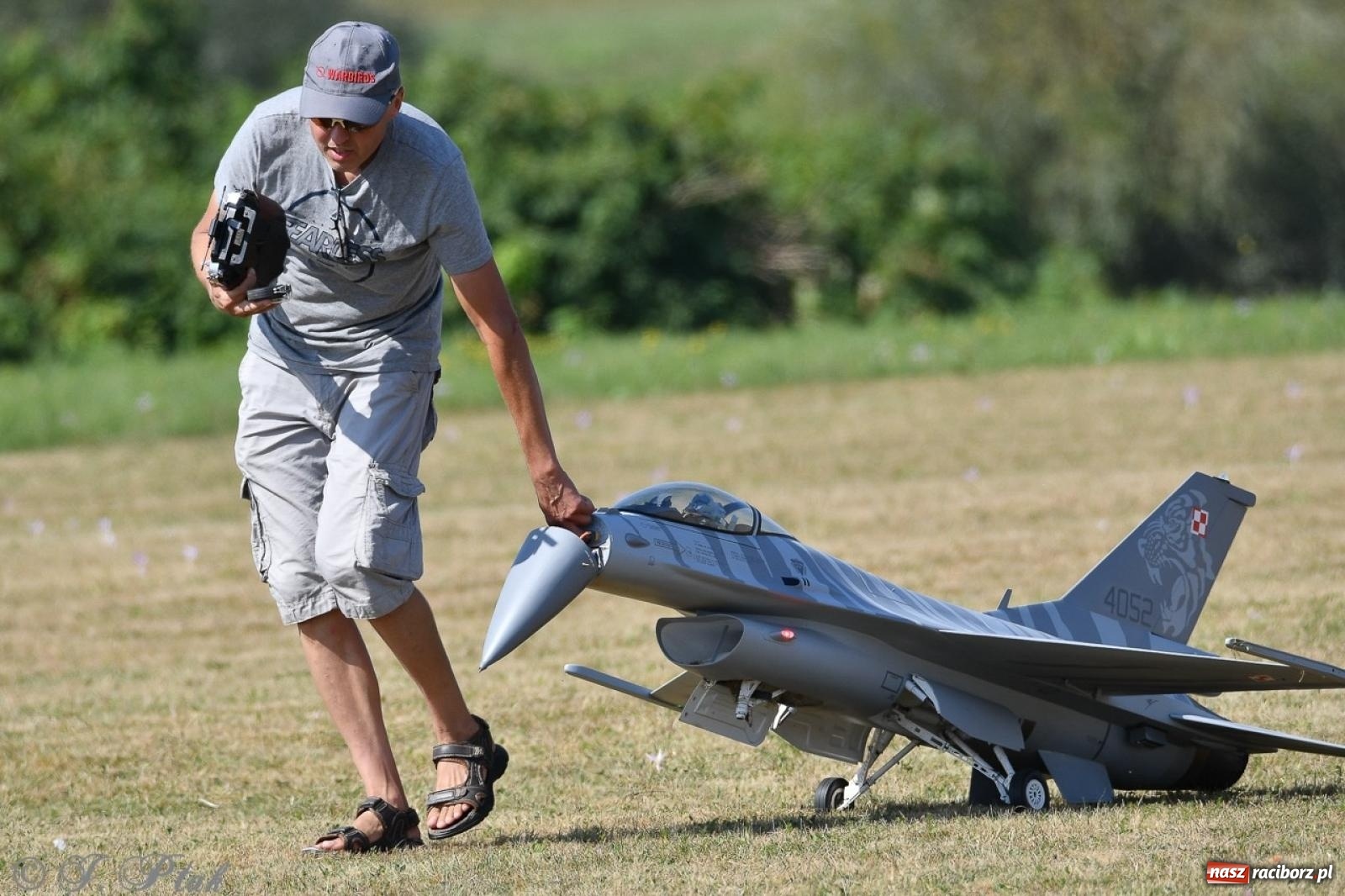 Zdjęcie w galerii na portalu naszraciborz.pl: XVII Międzynarodowy Piknik Modelarski w Raciborzu. W niedzielę drugi dzień pokazów wiadomości z regionu