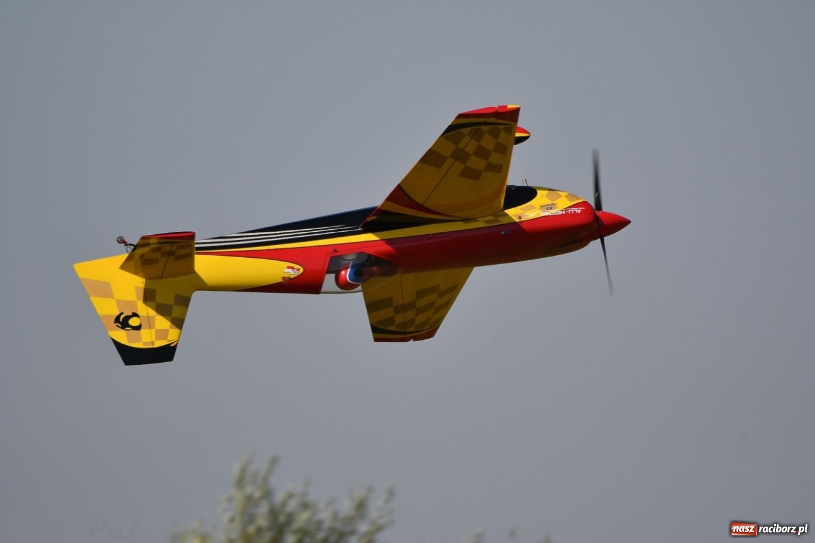 Zdjęcie w galerii na portalu naszraciborz.pl: XVII Międzynarodowy Piknik Modelarski w Raciborzu. W niedzielę drugi dzień pokazów wiadomości z regionu