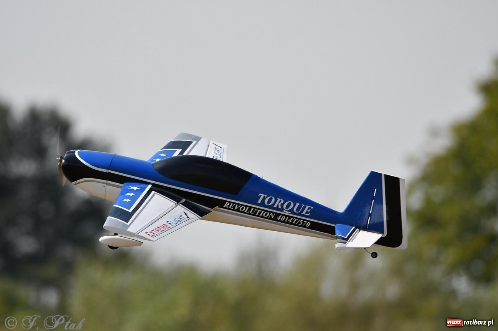 Zdjęcie w galerii na portalu naszraciborz.pl: XVII Międzynarodowy Piknik Modelarski w Raciborzu. W niedzielę drugi dzień pokazów wiadomości z regionu