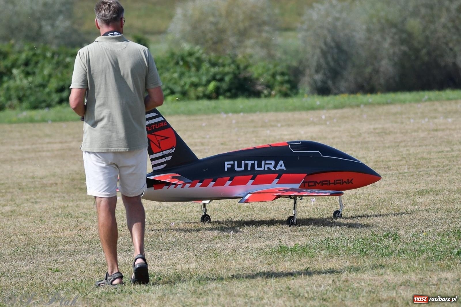 Zdjęcie w galerii na portalu naszraciborz.pl: XVII Międzynarodowy Piknik Modelarski w Raciborzu. W niedzielę drugi dzień pokazów wiadomości z regionu