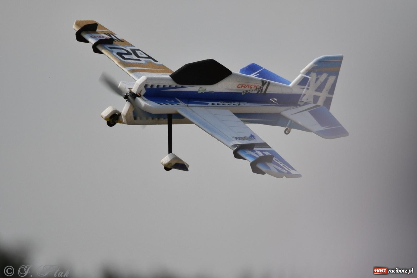 Zdjęcie w galerii na portalu naszraciborz.pl: XVII Międzynarodowy Piknik Modelarski w Raciborzu. W niedzielę drugi dzień pokazów wiadomości z regionu