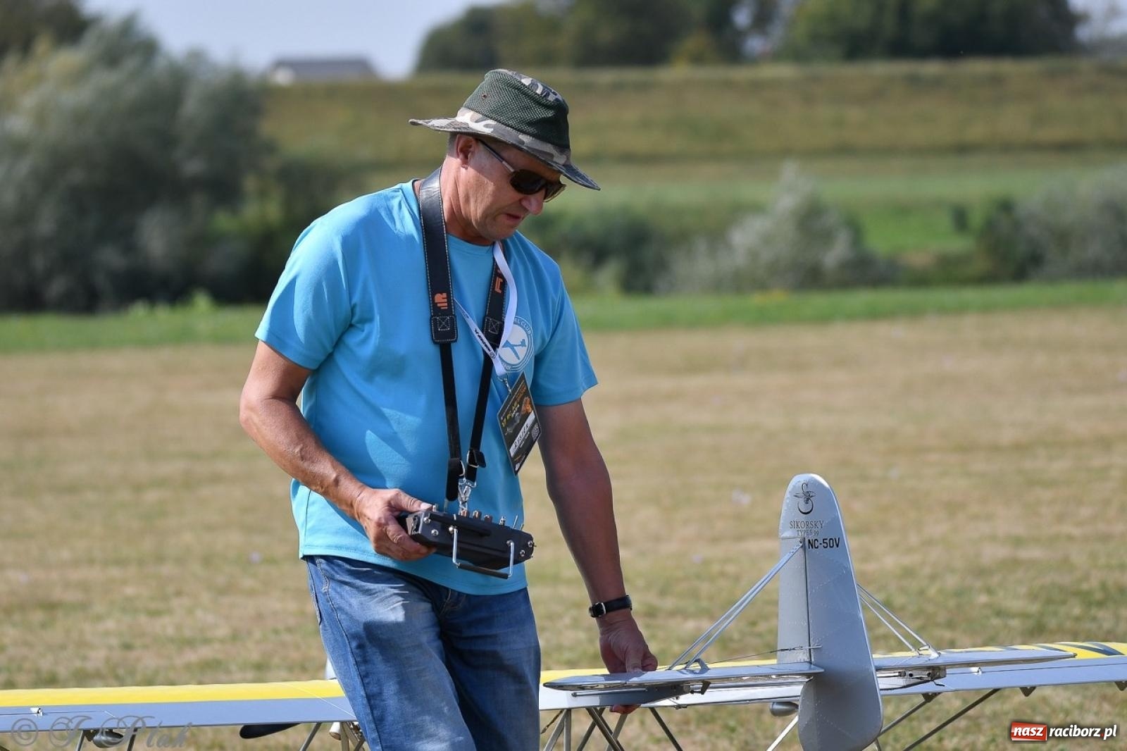 Zdjęcie w galerii na portalu naszraciborz.pl: XVII Międzynarodowy Piknik Modelarski w Raciborzu. W niedzielę drugi dzień pokazów wiadomości z regionu