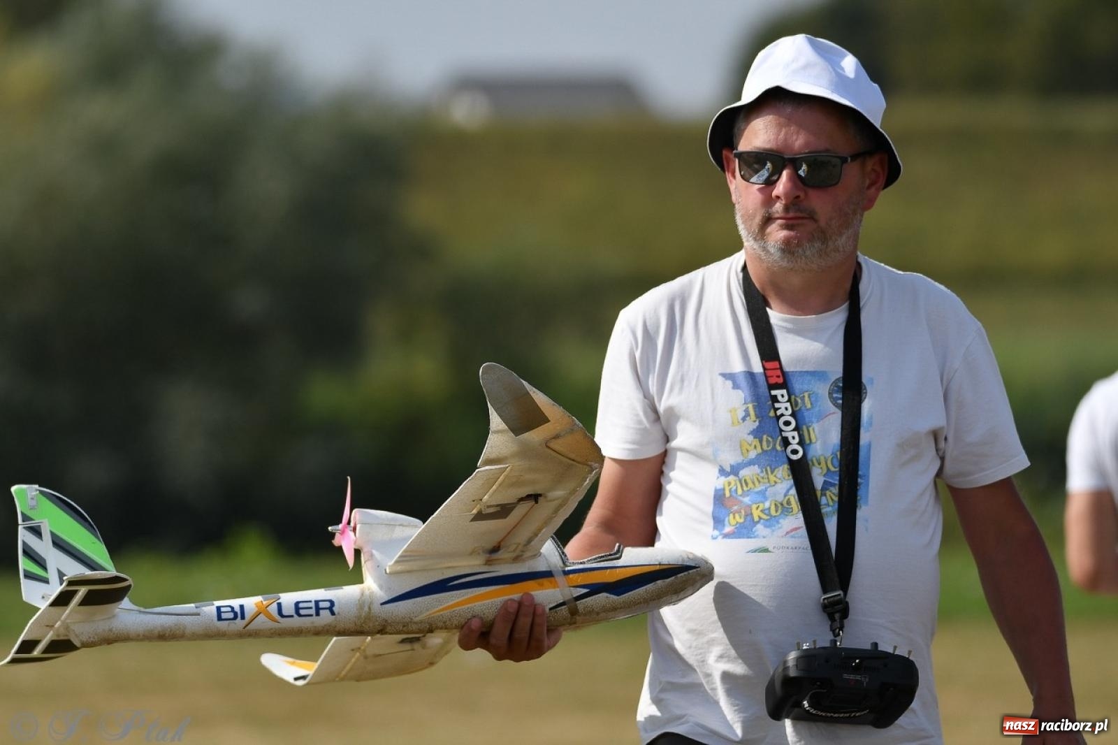 Zdjęcie w galerii na portalu naszraciborz.pl: XVII Międzynarodowy Piknik Modelarski w Raciborzu. W niedzielę drugi dzień pokazów wiadomości z regionu