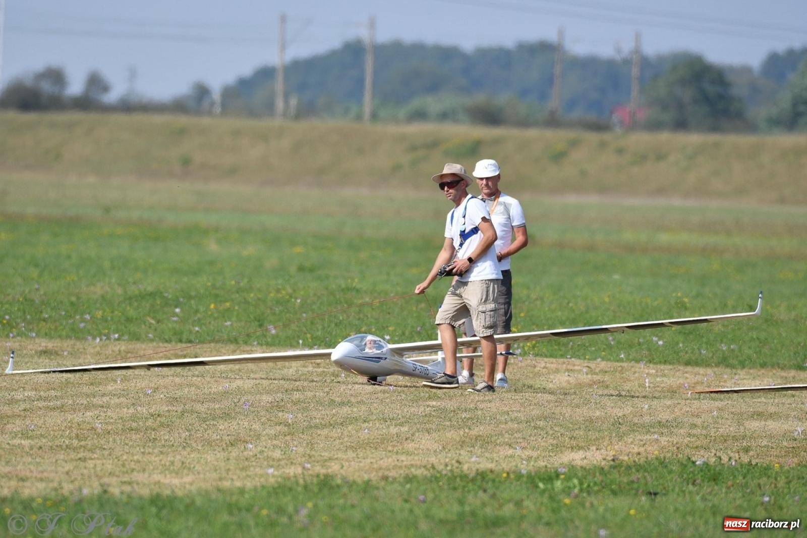 Zdjęcie w galerii na portalu naszraciborz.pl: XVII Międzynarodowy Piknik Modelarski w Raciborzu. W niedzielę drugi dzień pokazów wiadomości z regionu