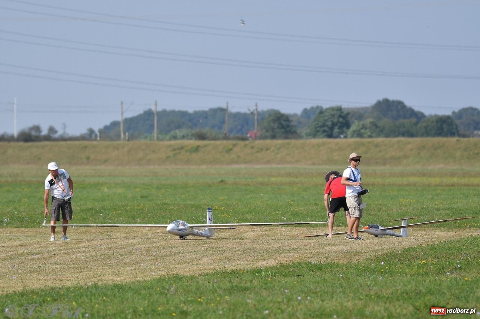 Zdjęcie w galerii na portalu naszraciborz.pl: XVII Międzynarodowy Piknik Modelarski w Raciborzu. W niedzielę drugi dzień pokazów wiadomości z regionu