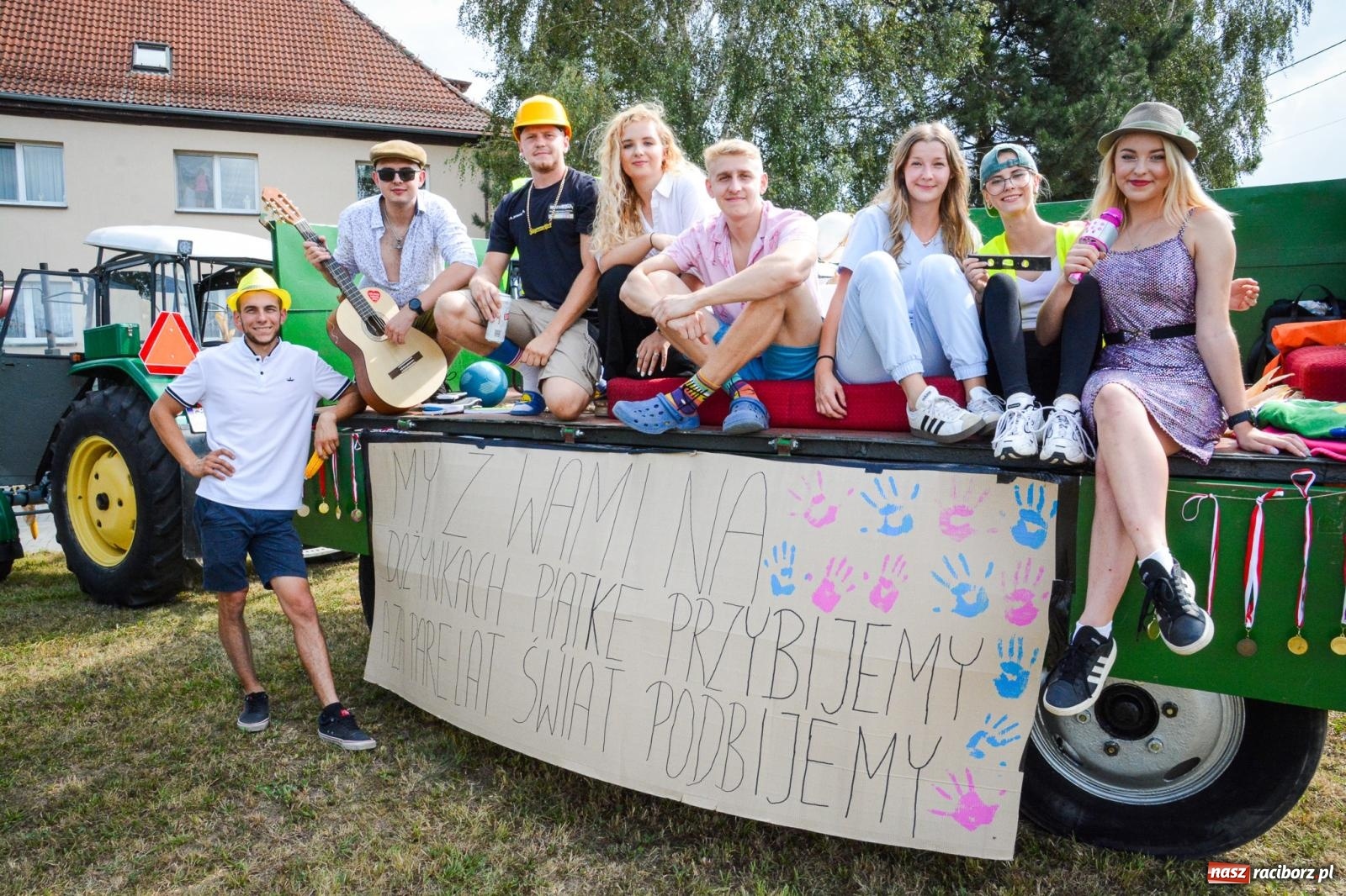 Zdjęcie w galerii na portalu naszraciborz.pl: Dożynki w Samborowicach – kolorowy korowód i rodzinna zabawa [FOTO i WIDEO] wiadomości z regionu