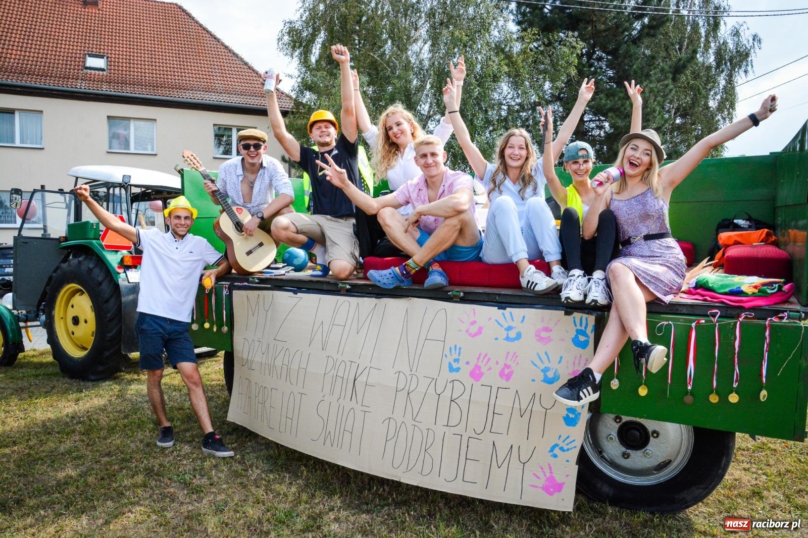 Zdjęcie w galerii na portalu naszraciborz.pl: Dożynki w Samborowicach – kolorowy korowód i rodzinna zabawa [FOTO i WIDEO] wiadomości z regionu