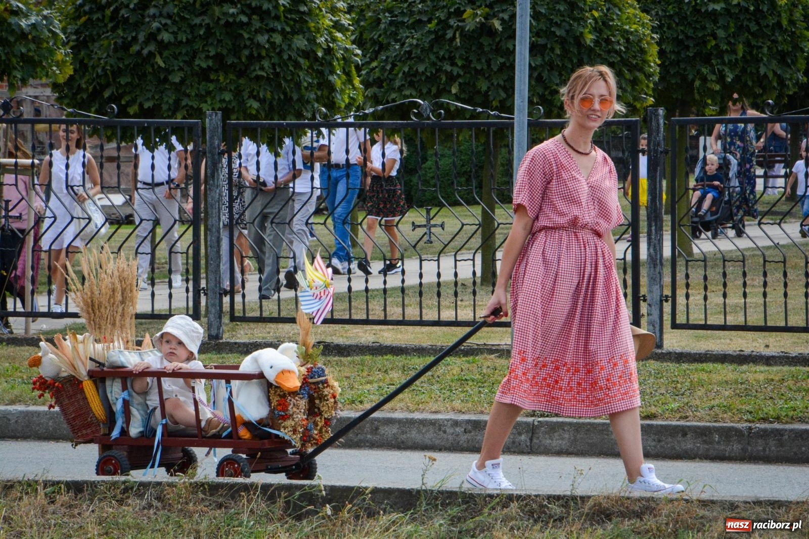 Zdjęcie w galerii na portalu naszraciborz.pl: Dożynki w Samborowicach – kolorowy korowód i rodzinna zabawa [FOTO i WIDEO] wiadomości z regionu