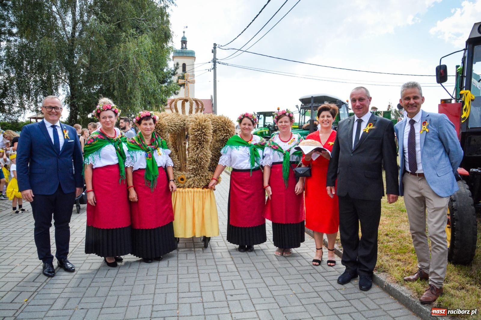 Zdjęcie w galerii na portalu naszraciborz.pl: Dożynki w Samborowicach – kolorowy korowód i rodzinna zabawa [FOTO i WIDEO] wiadomości z regionu