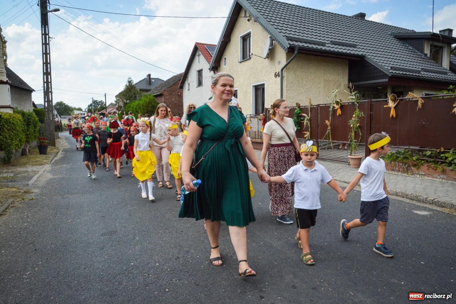 Zdjęcie w galerii na portalu naszraciborz.pl: Dożynki w Samborowicach – kolorowy korowód i rodzinna zabawa [FOTO i WIDEO] wiadomości z regionu