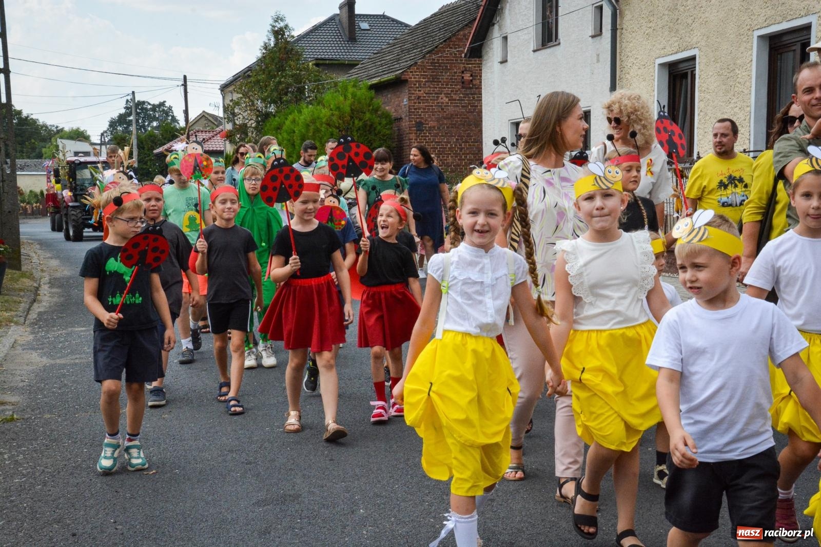 Zdjęcie w galerii na portalu naszraciborz.pl: Dożynki w Samborowicach – kolorowy korowód i rodzinna zabawa [FOTO i WIDEO] wiadomości z regionu