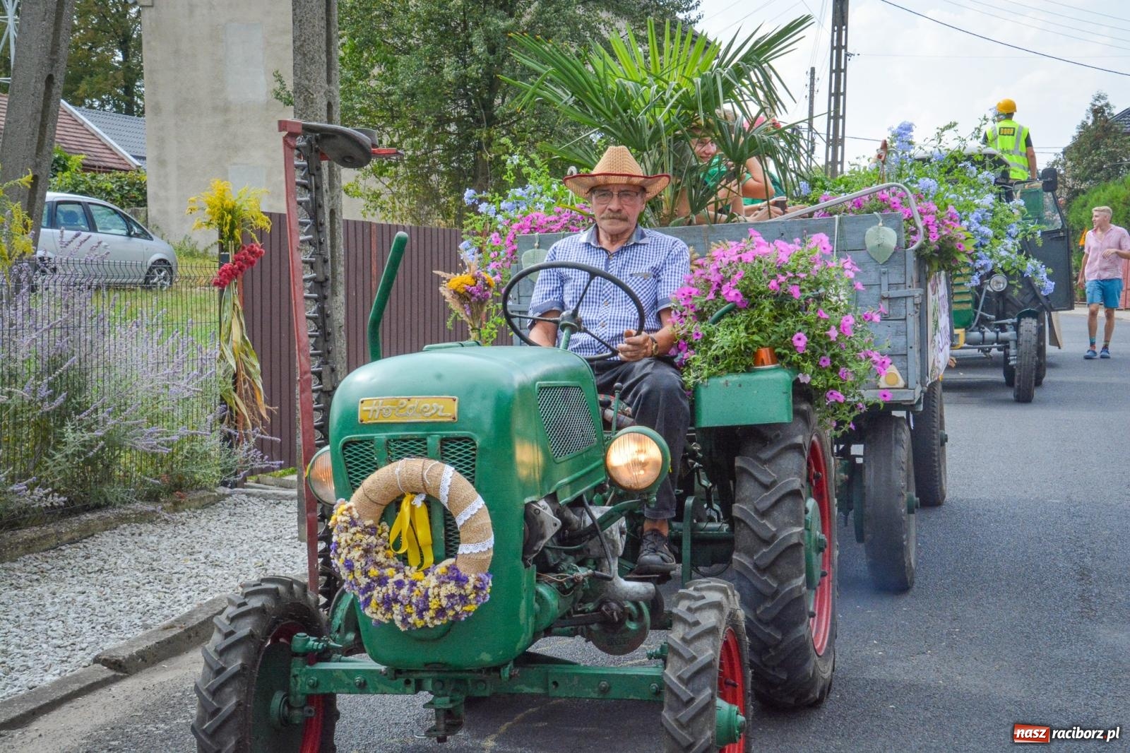 Zdjęcie w galerii na portalu naszraciborz.pl: Dożynki w Samborowicach – kolorowy korowód i rodzinna zabawa [FOTO i WIDEO] wiadomości z regionu