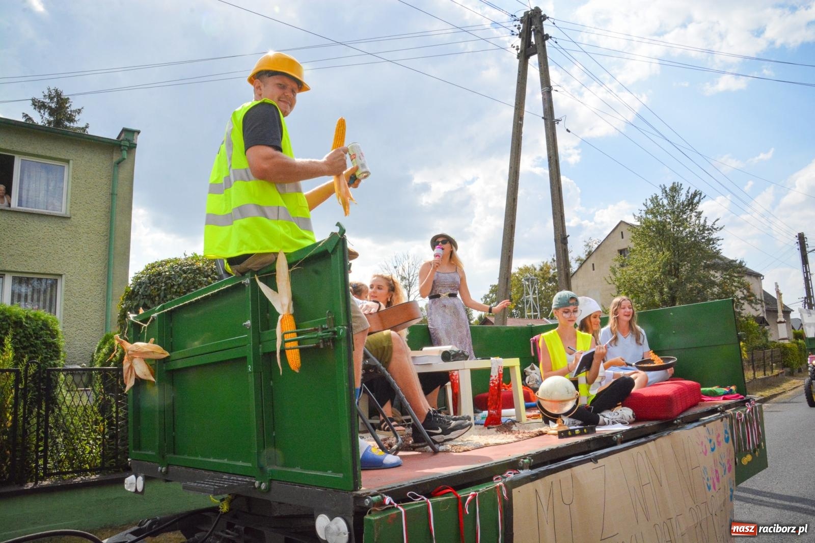 Zdjęcie w galerii na portalu naszraciborz.pl: Dożynki w Samborowicach – kolorowy korowód i rodzinna zabawa [FOTO i WIDEO] wiadomości z regionu