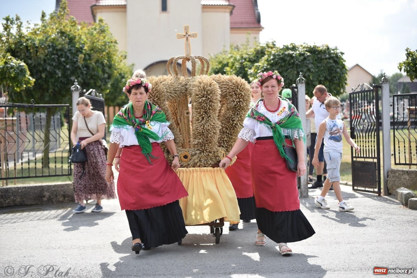 Zdjęcie w galerii na portalu naszraciborz.pl: Dożynki w Samborowicach – kolorowy korowód i rodzinna zabawa [FOTO i WIDEO] wiadomości z regionu