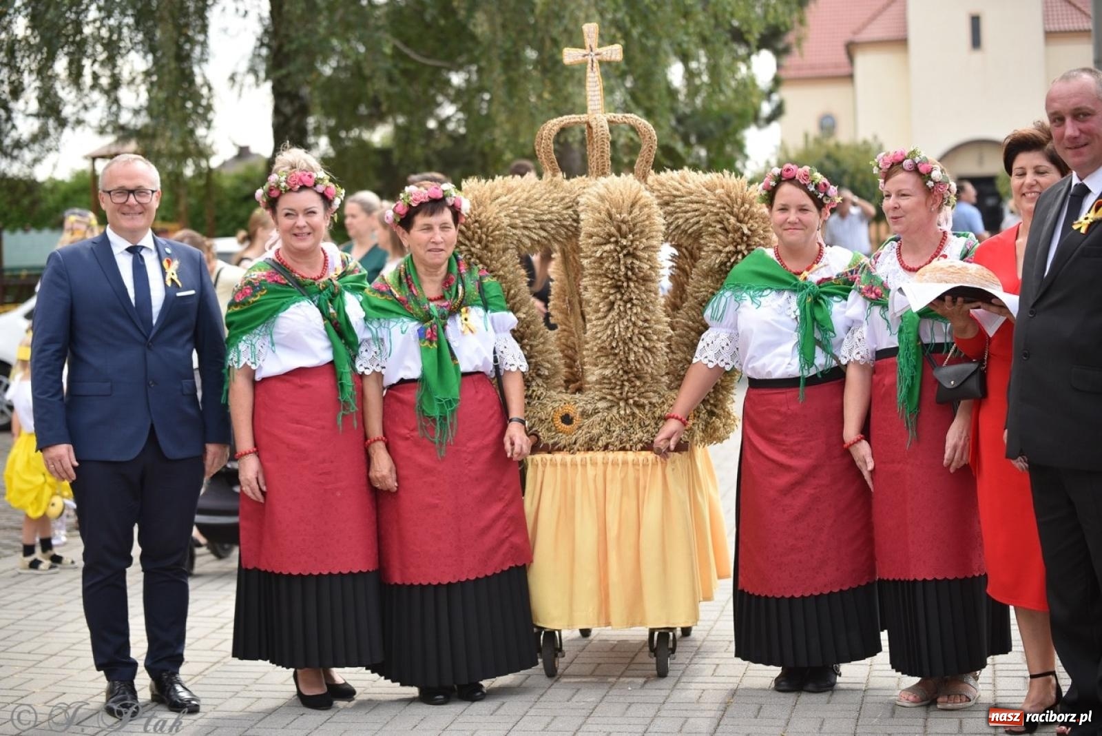 Zdjęcie w galerii na portalu naszraciborz.pl: Dożynki w Samborowicach – kolorowy korowód i rodzinna zabawa [FOTO i WIDEO] wiadomości z regionu