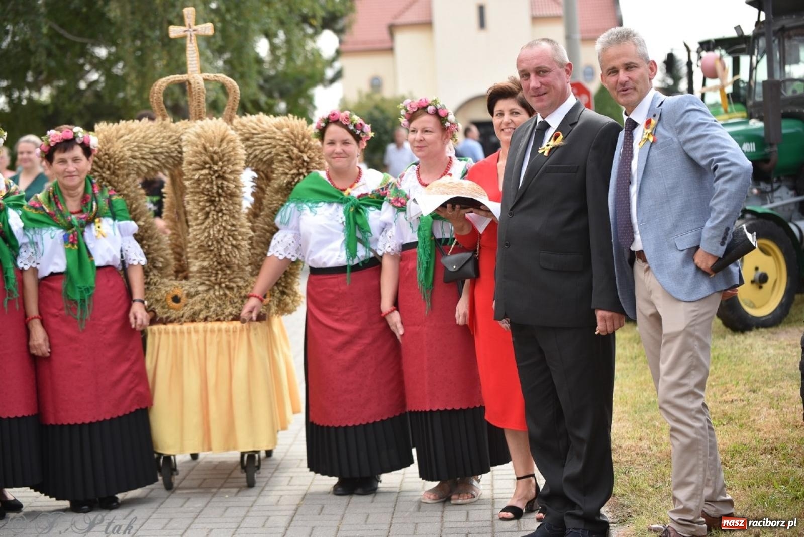Zdjęcie w galerii na portalu naszraciborz.pl: Dożynki w Samborowicach – kolorowy korowód i rodzinna zabawa [FOTO i WIDEO] wiadomości z regionu